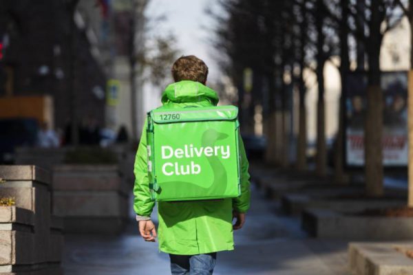 Курьеры Delivery Club начали доставлять товары из супермаркетов «Мираторга»