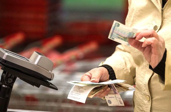 «Известия»: траты россиян в феврале установили рекорд