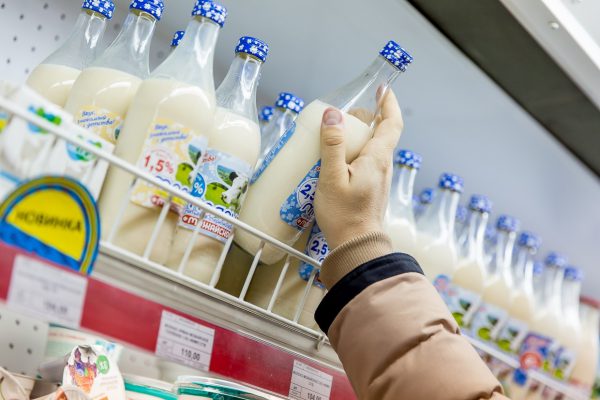 Антимонопольщики проверят закупочные цены на молоко в Алтайском крае