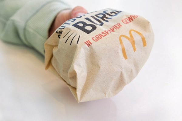 Германия: McDonald’s запустил продажи бургеров в упаковке из травы
